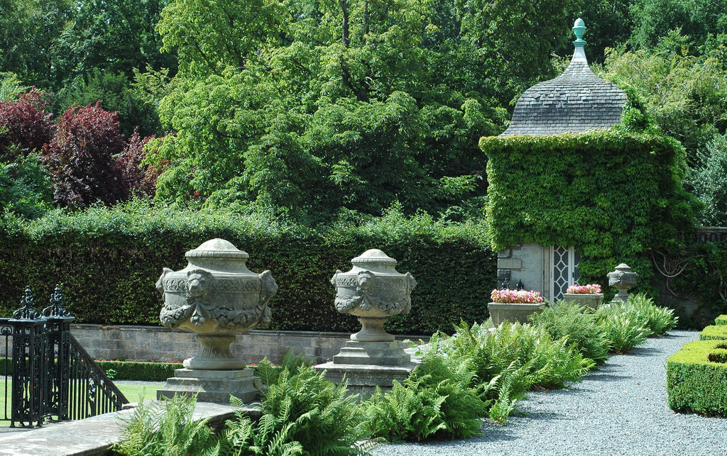 Garden with pebble path